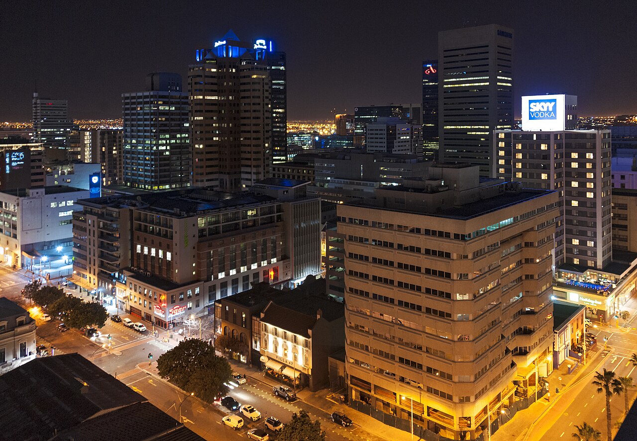 Cape Town: Downtown Cape Town at night from roof of Strand South hotel