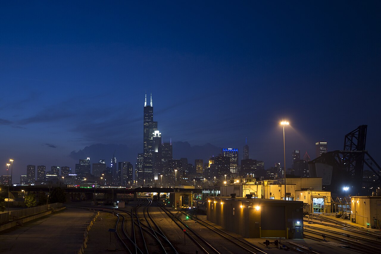 Chicago: Chicago Skyline at Dusk
